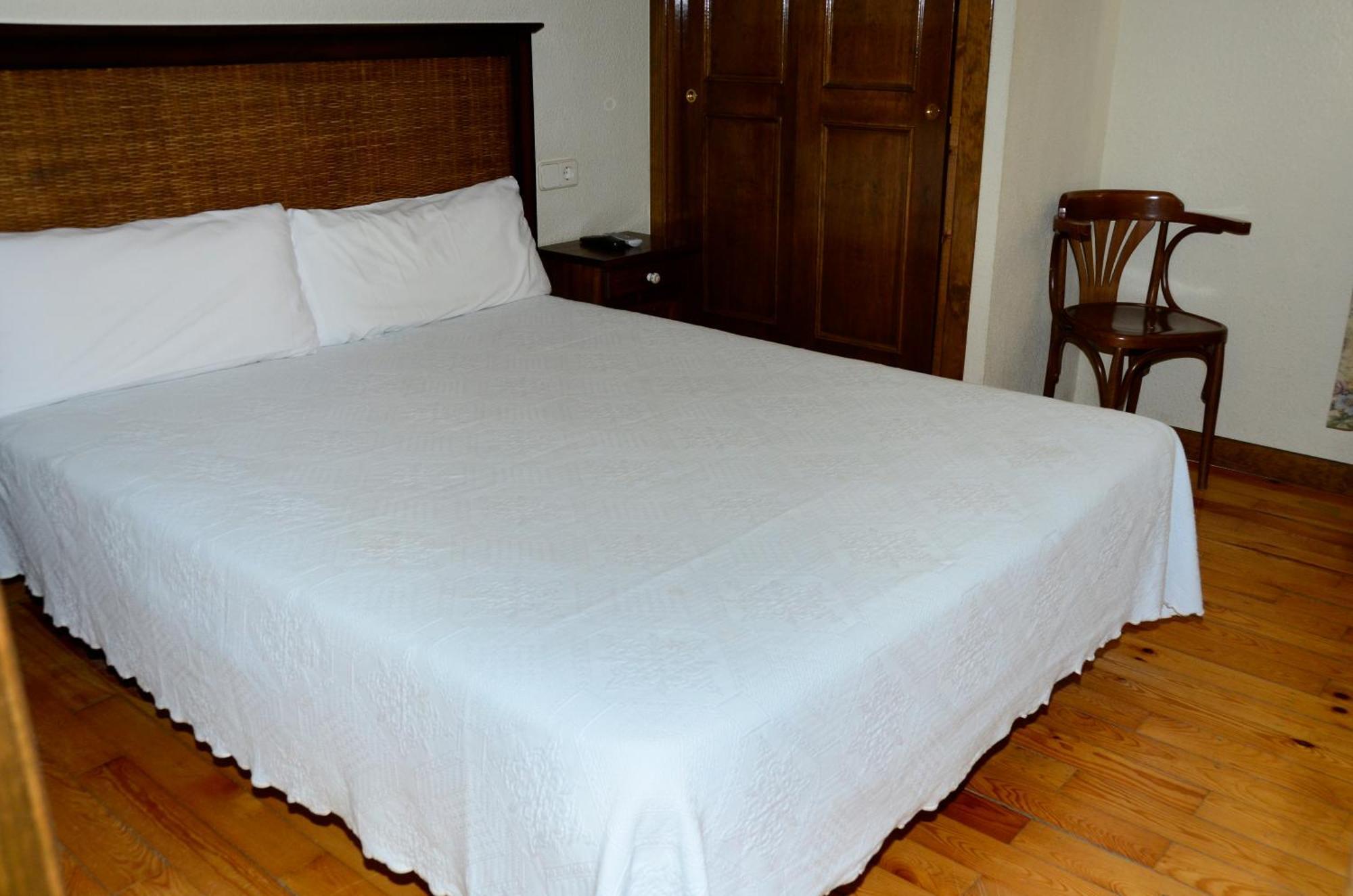 Hotel Charle Jaca Room photo